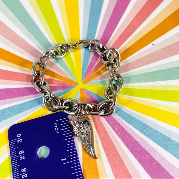 Chunky charm bracelet with little Angel wing - Picture 3 of 4